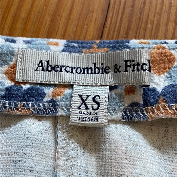 nwot abercrombie and fitch floral skirt - Picture 2 of 4